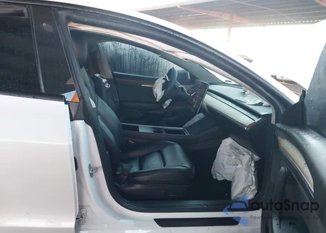 2021 Tesla Model 3 Standard Range Plus Rear-Wheel Drive z USA, uszkodzony, nr VIN 5YJ3E1EA2MF994860